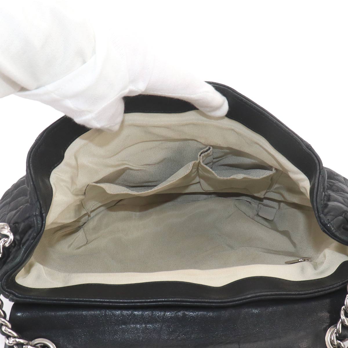 Matelasse Chain Around Shoulder Bag Leather Black
