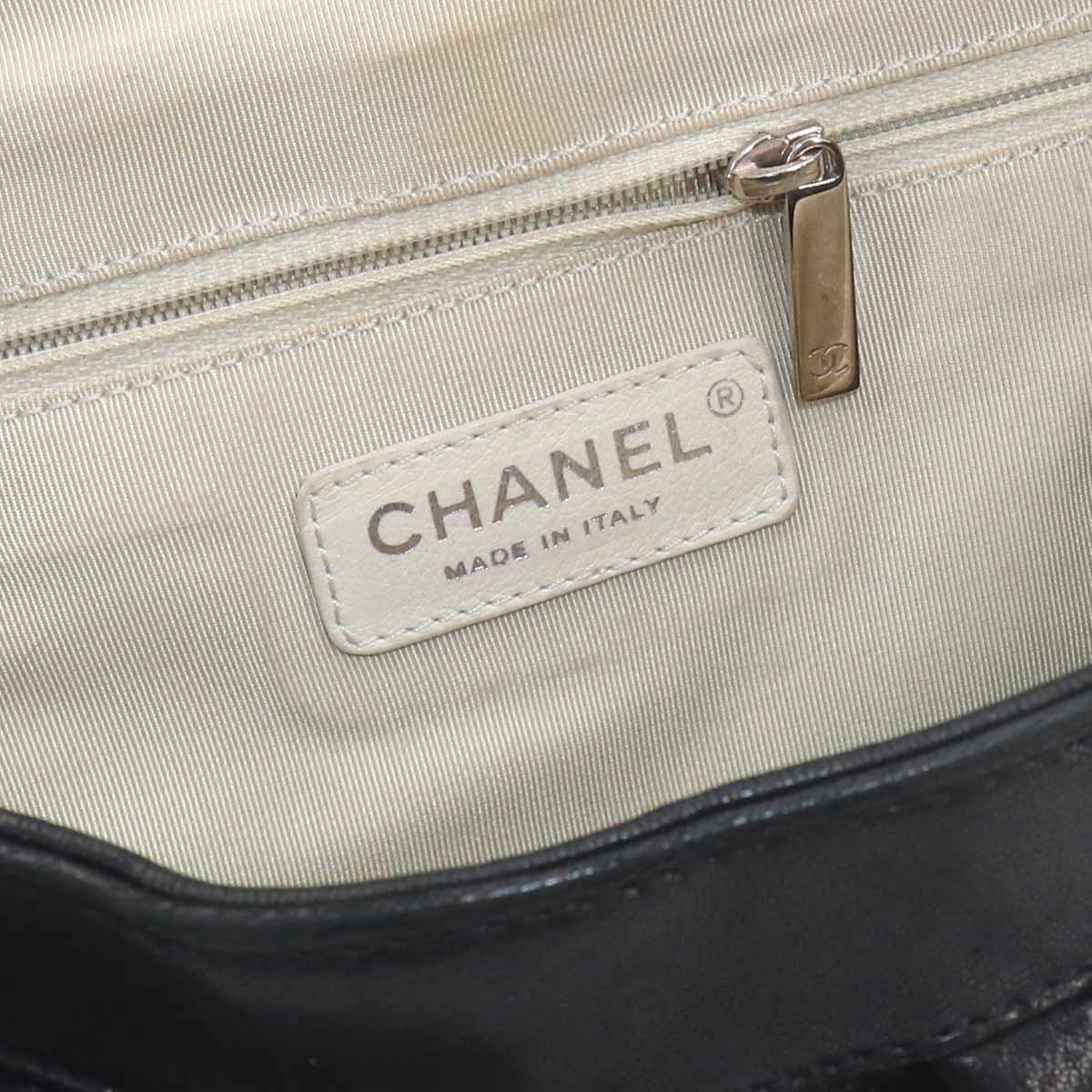 Matelasse Chain Around Shoulder Bag Leather Black