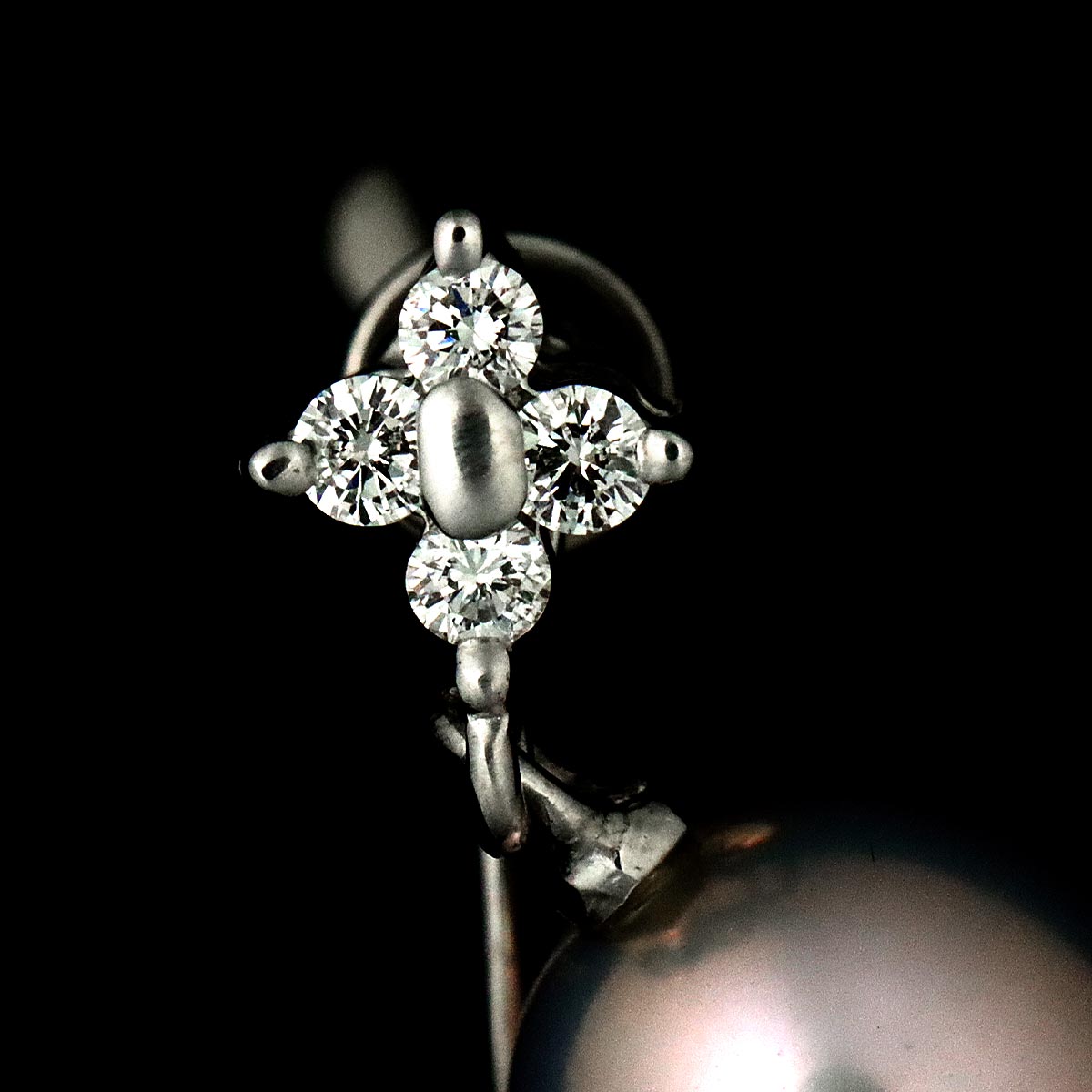 Freshwater pearl 7.5mm Diamond Earrings 18K WG 750