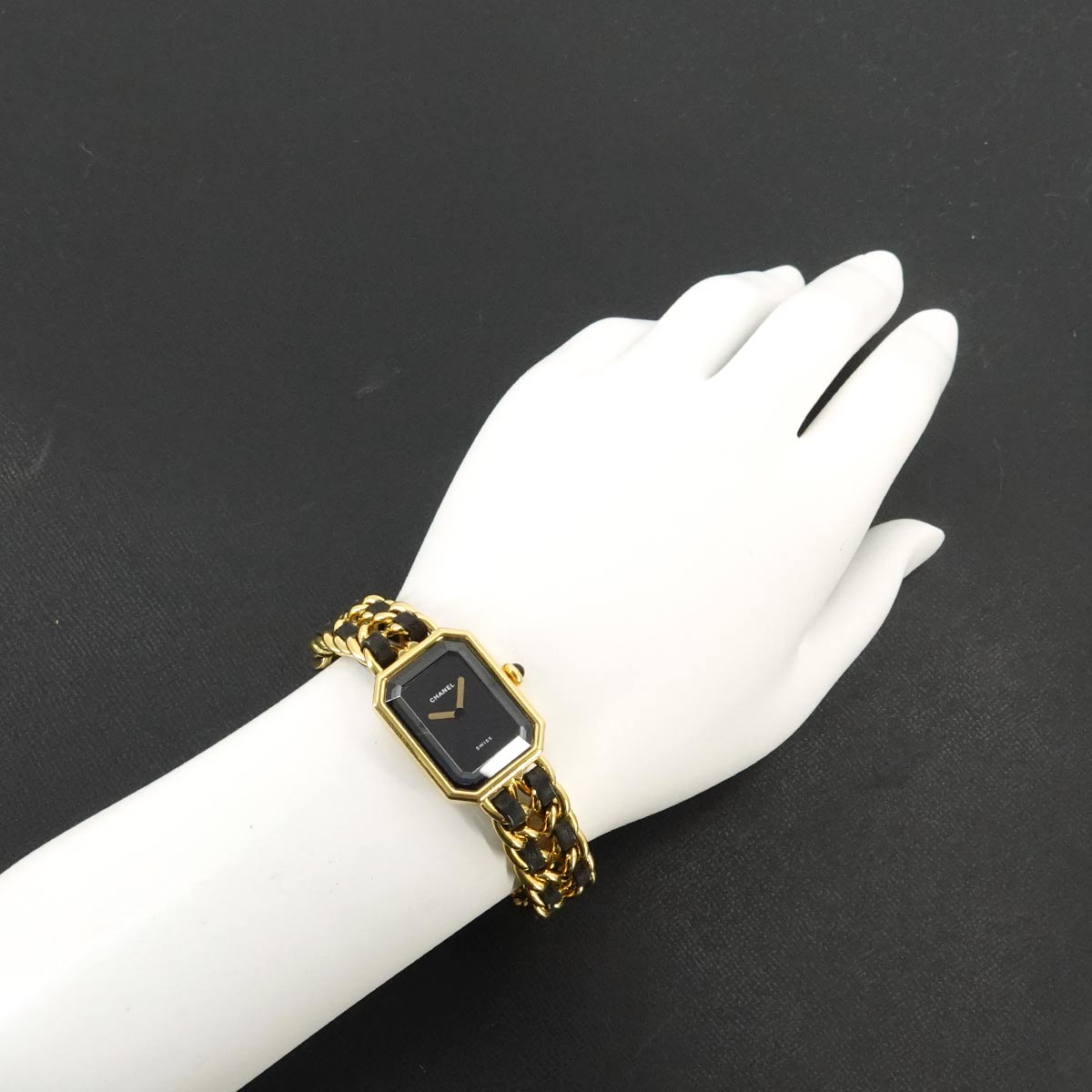Premiere Size M H0001 Vintage Quartz Black Dial Ladies Watch