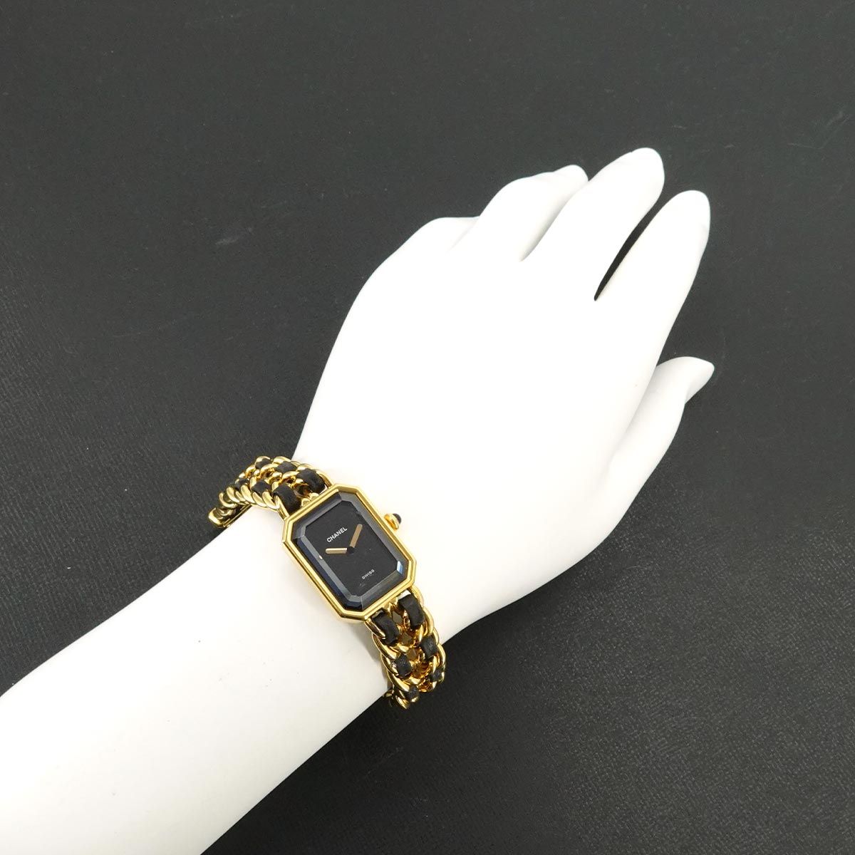 Premiere Size M H0001 Vintage Quartz Black Dial Ladies Watch