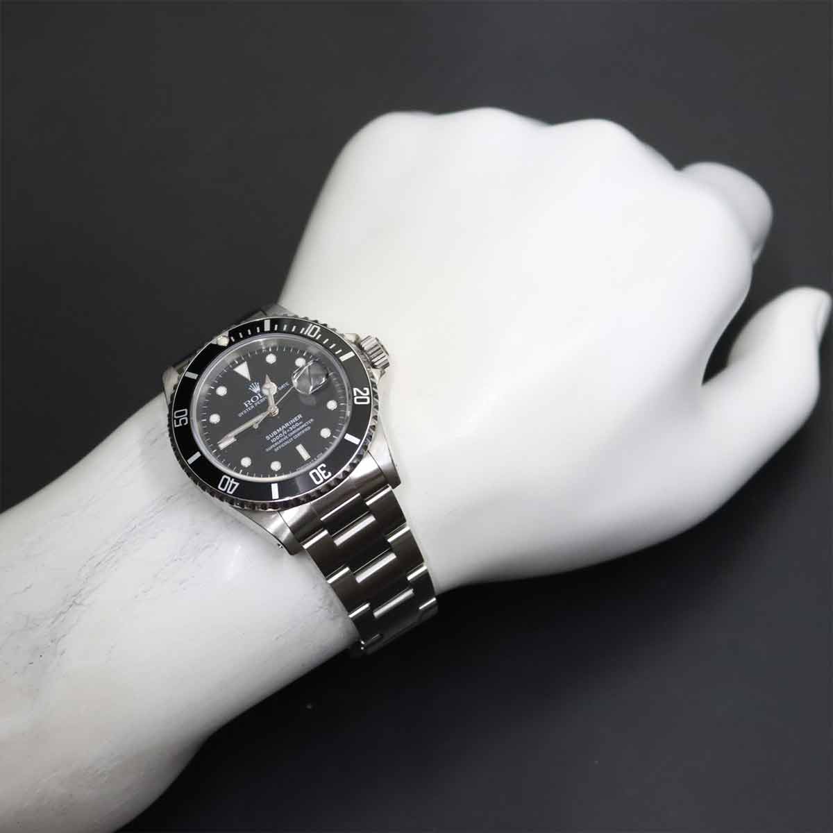 Submariner Date 16610 Serial S Automatic Black Dial Mens Watch