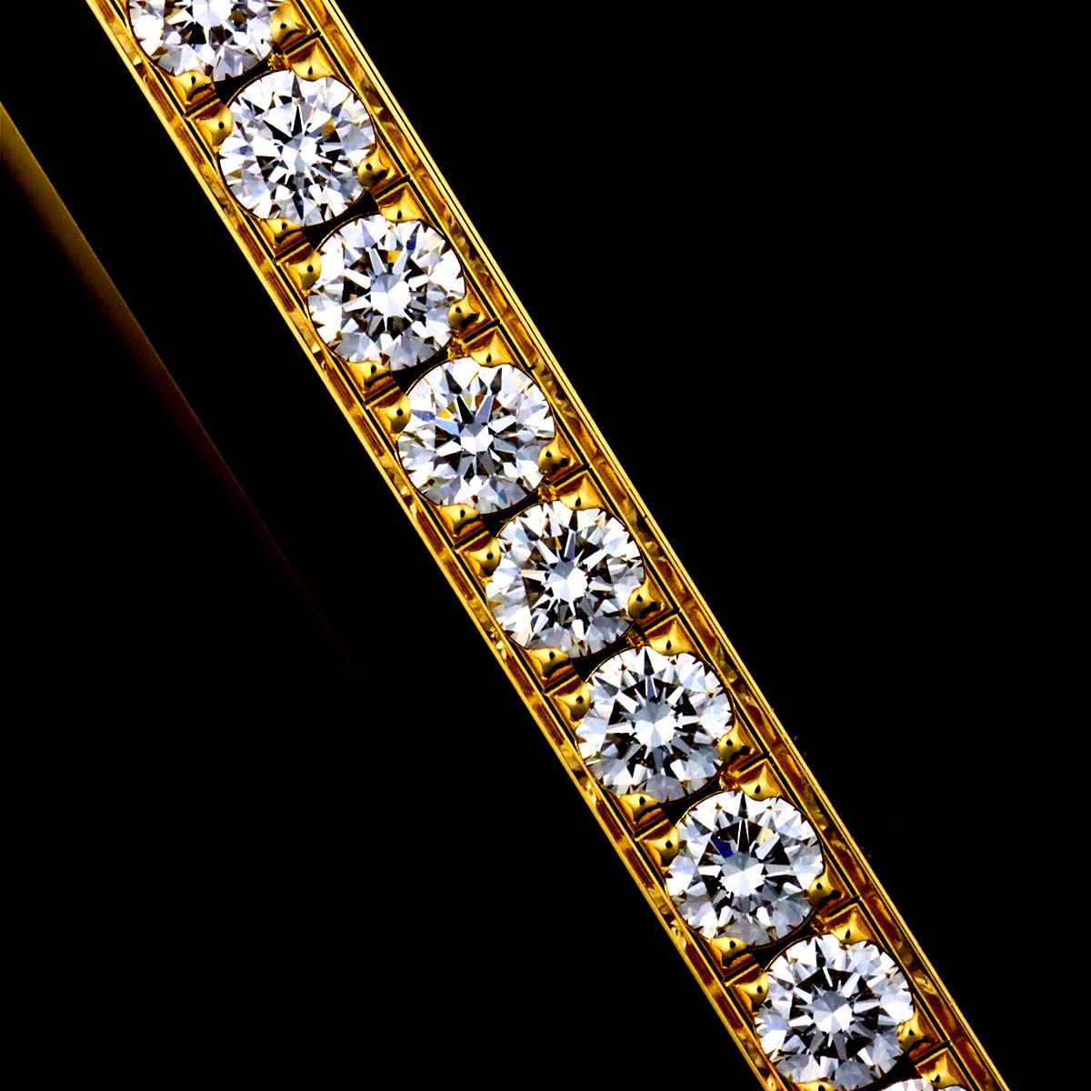 Full Diamond Bracelet Bangle 18K YG 750
