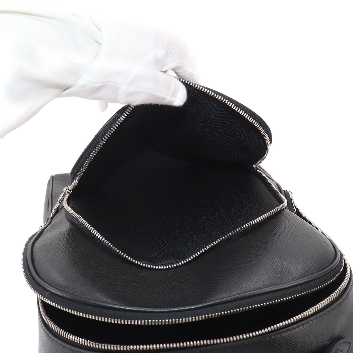 Taiga Avenue Backpack Leather Noir M30977 Black Purse