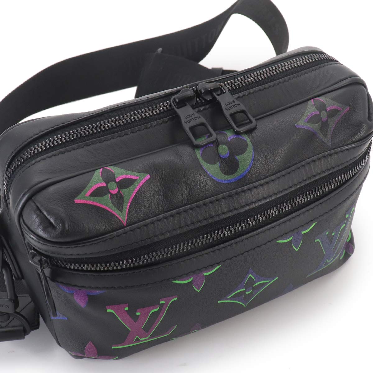 Comet Messenger PM Shoulder Bag Leather Black M22495