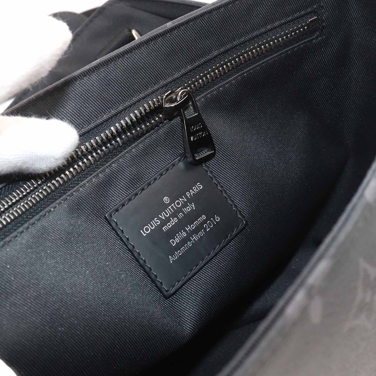 Monogram Eclipse Messenger Voyage PM Shoulder Bag M40511