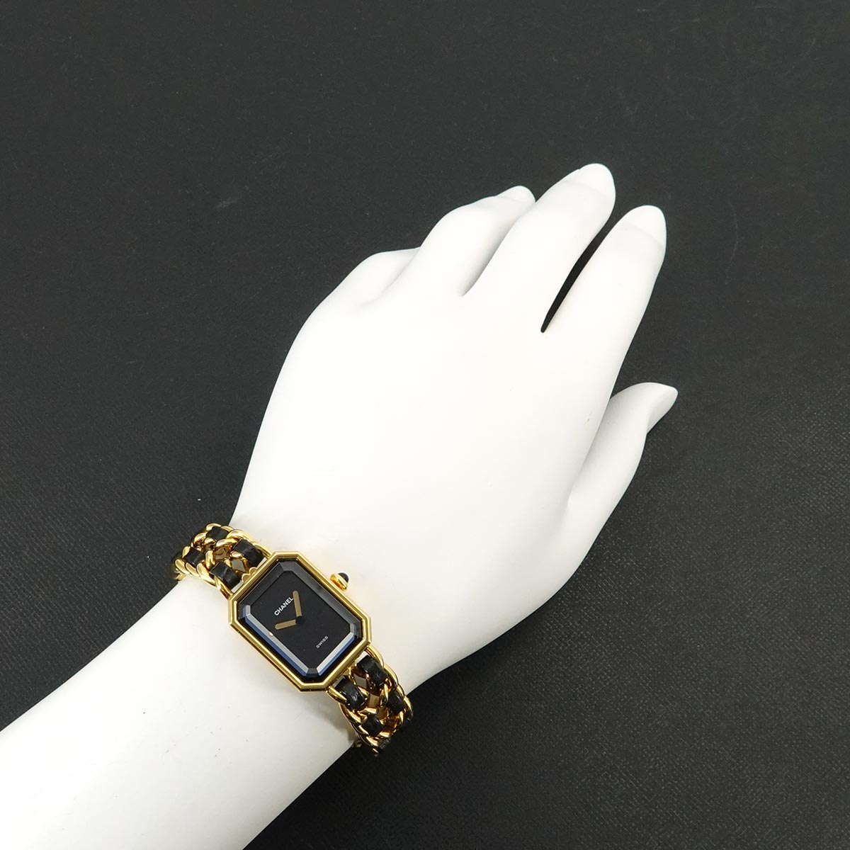 Premiere Size L H0001 Vintage Quartz Black Dial Ladies Watch