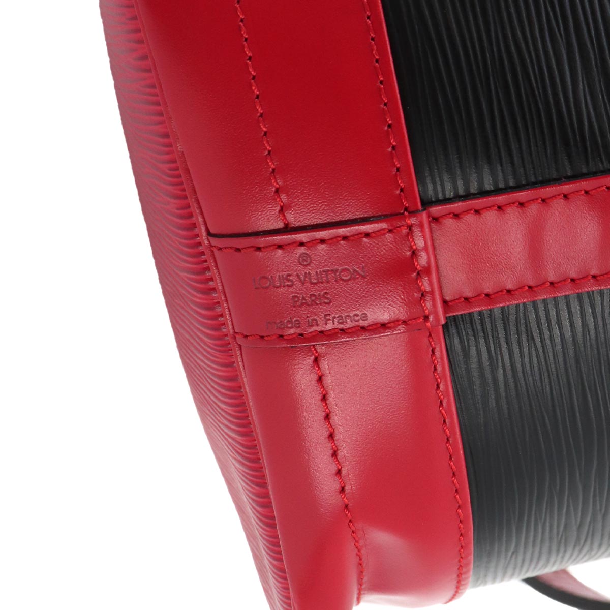 Epi Noe Shoulder Bag Leather Noir Castilian Red M44017