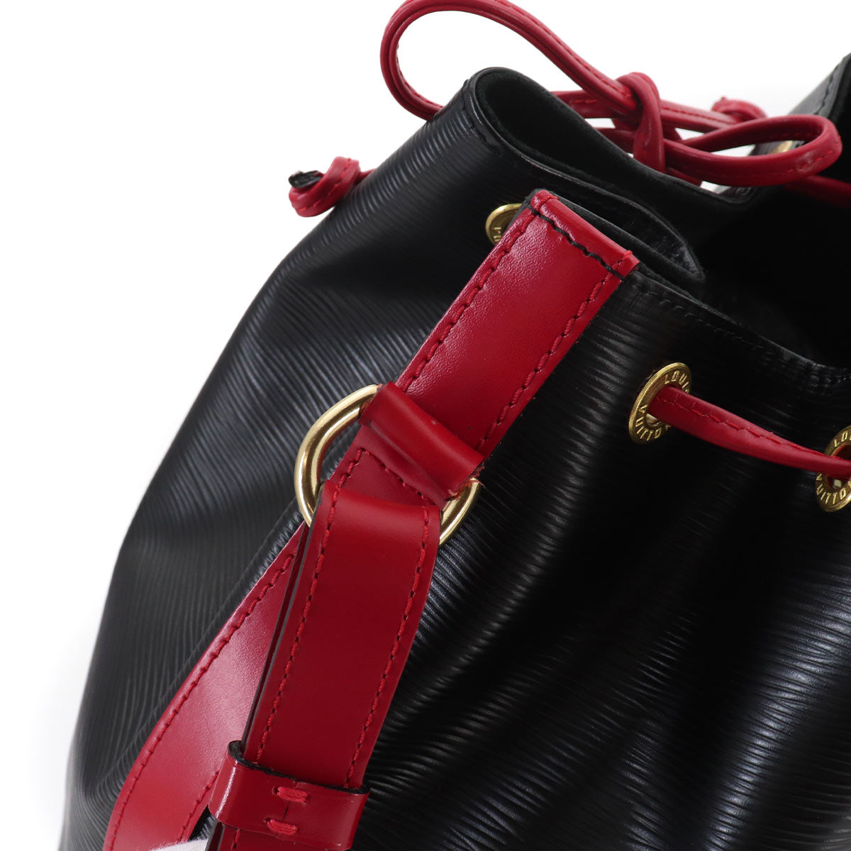 Epi Noe Shoulder Bag Leather Noir Castilian Red M44017