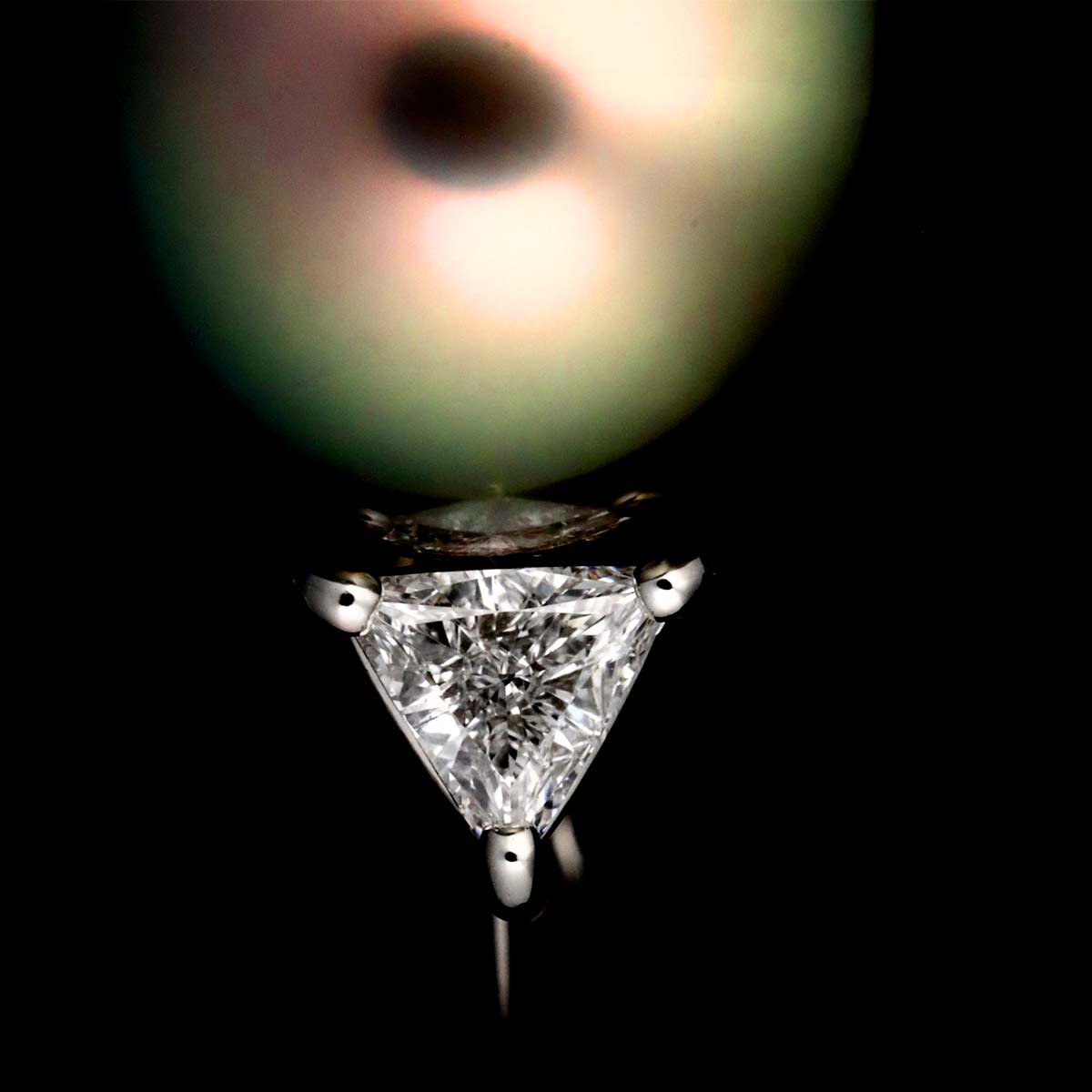 Black Pearl 12.8-12.6mm Diamond 0.15ct/0.15ct Earrings Pt