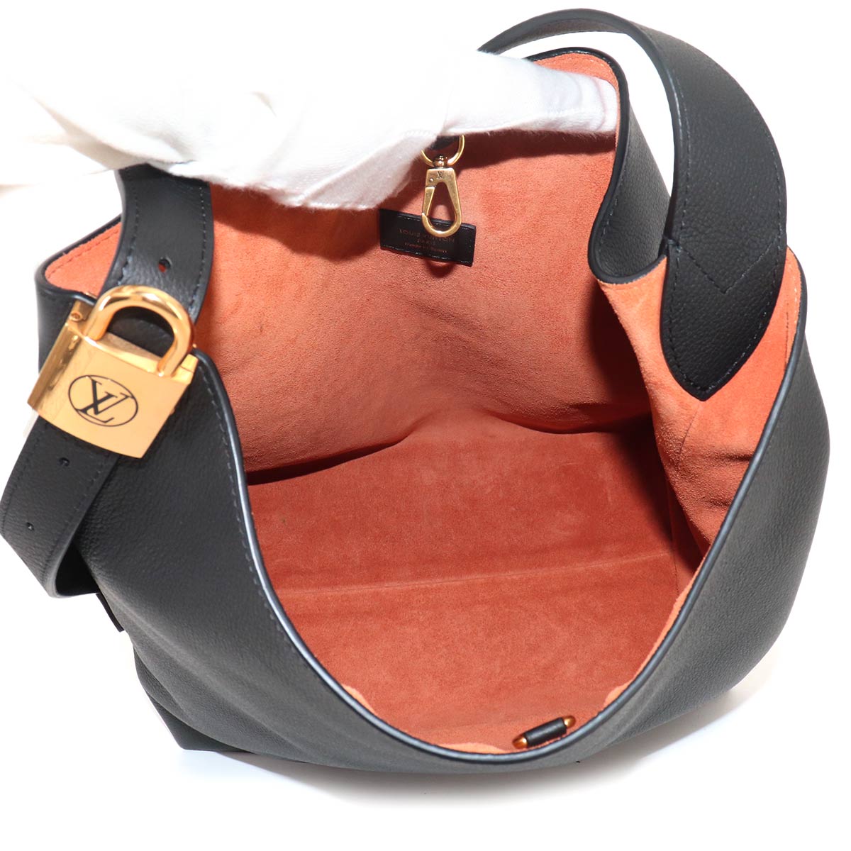 Low Key Hobo MM Shoulder Bag Leather Noir M24856