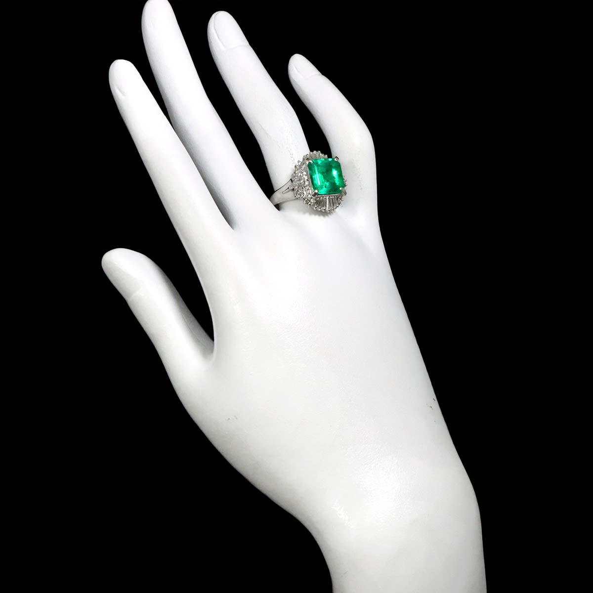 Emerald 4.71ct Diamond 0.826ct Ring Pt Platinum size7.5-7.75(US)