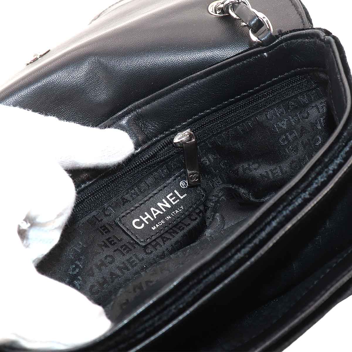 Icon Chain Shoulder Bag Velour Leather Black Vintage