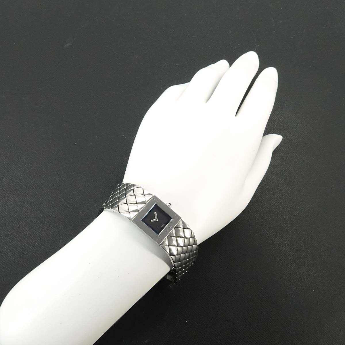 Matelasse H0009 Quartz Black Dial Ladies Wrist Watch