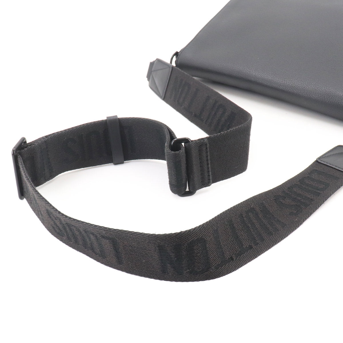 Aerogram Takeoff Messenger Shoulder Bag Leather M57080