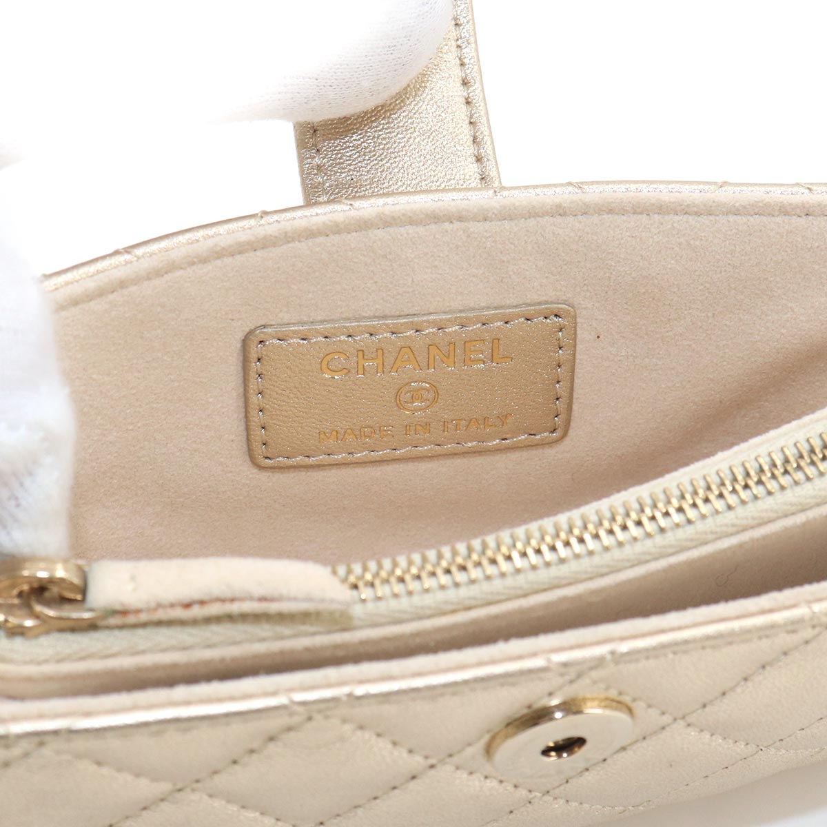 Matelasse Pouch Leather Gold Purse