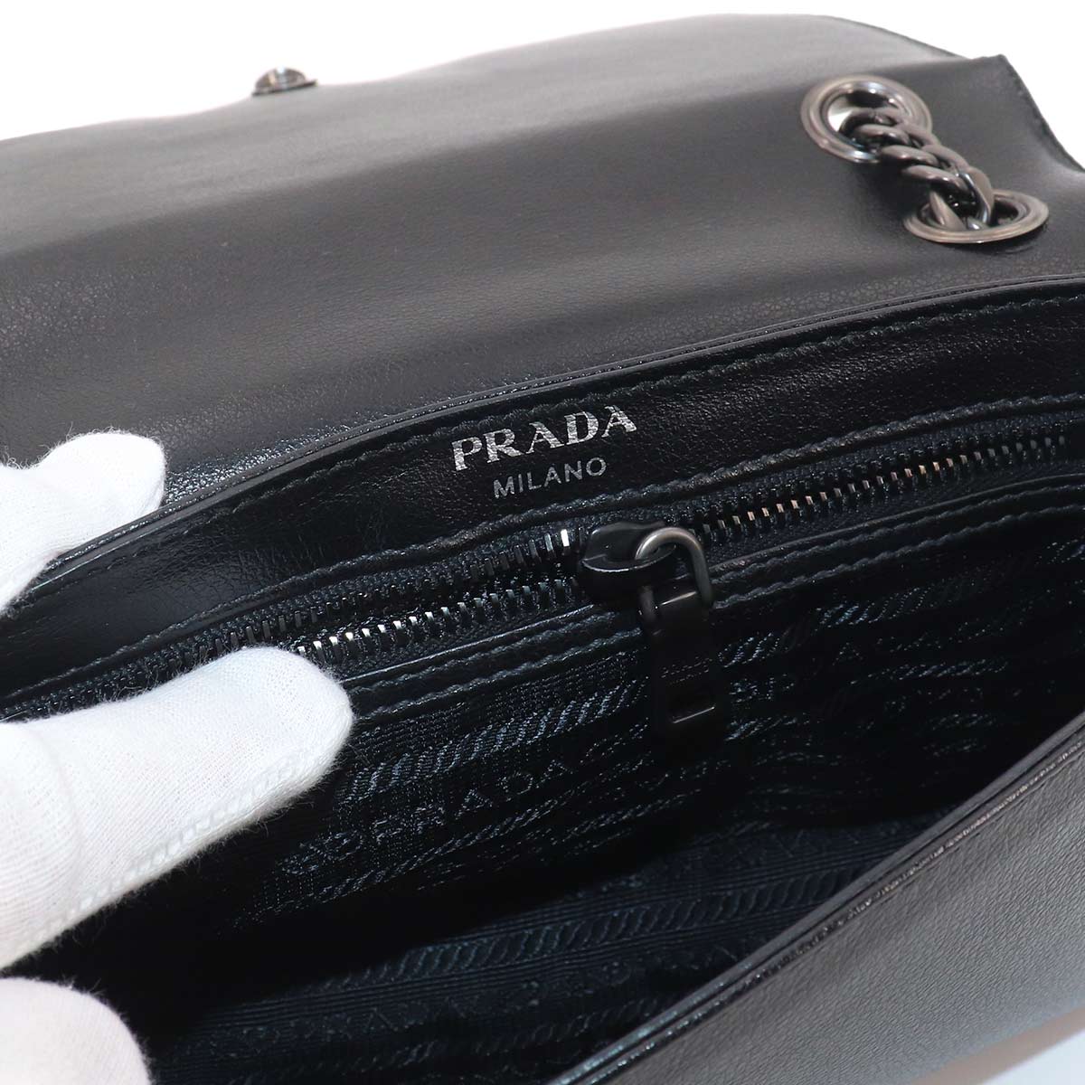 Studsa Chain Shoulder Bag Leather Black 1BD147 Purse