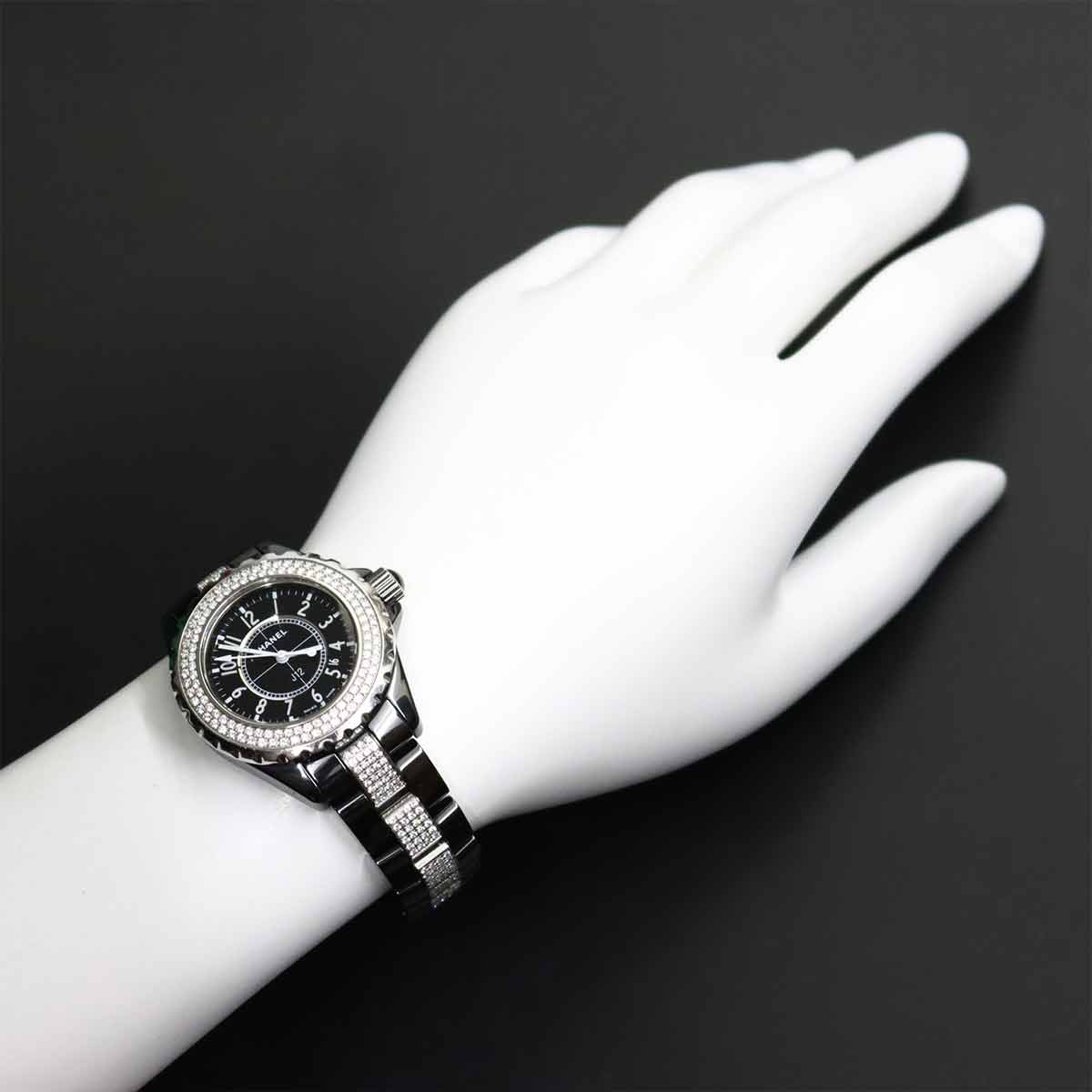 J12 33mm H1338 Diamond Date Quartz Black Dial Ladies