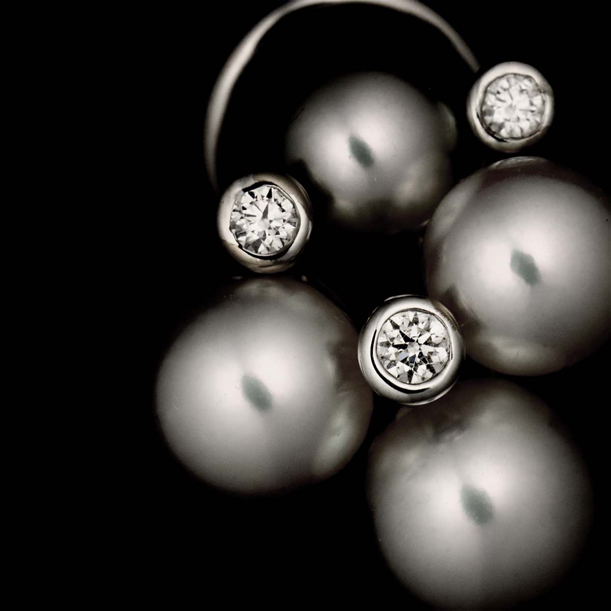 Akoya Pearl 6.0-4.7mm Diamond Earrings Clip on 18K WG 750