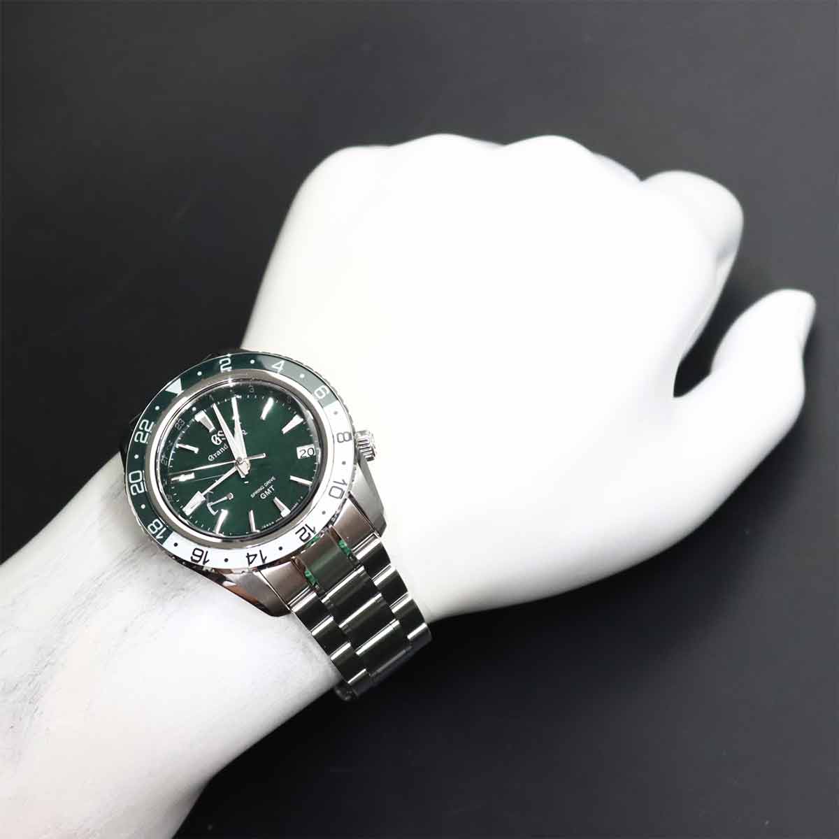 Spring drive SBGE295 Date GMT Green Dial Mens Watch