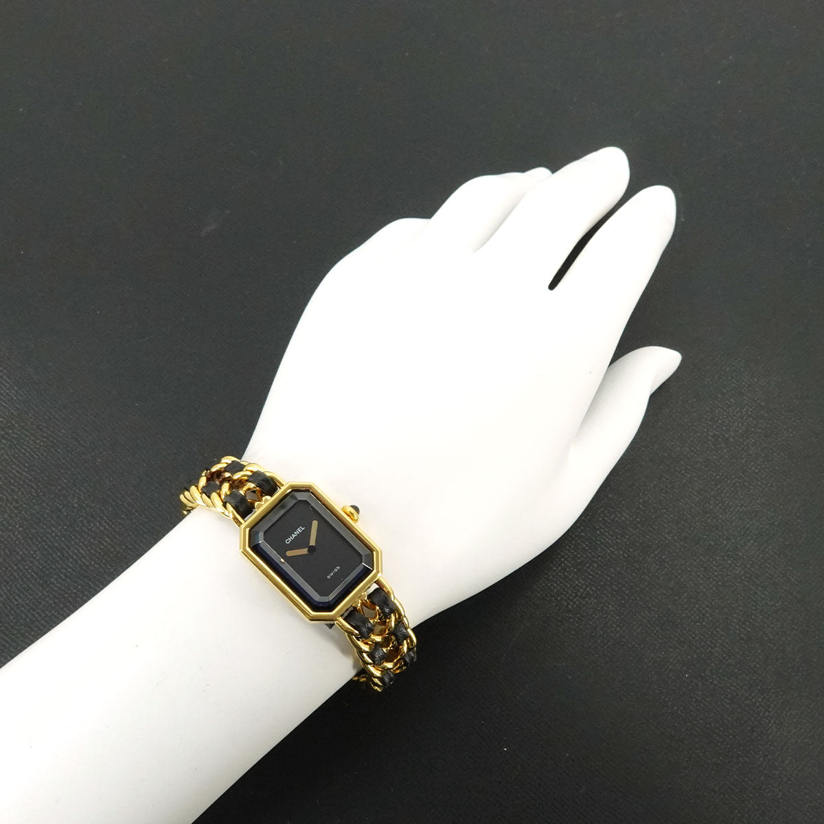 Premiere Size M H0001 Vintage Quartz Black Dial Ladies Watch