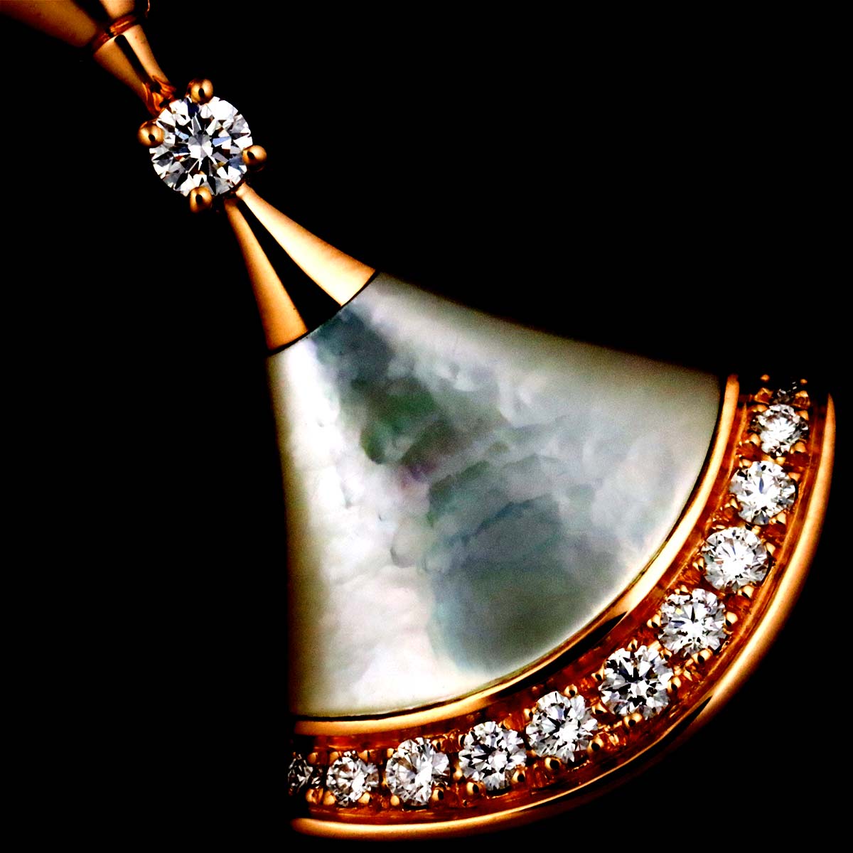 DIVA DREAM MOP Diamond Earrings 18K PG 750