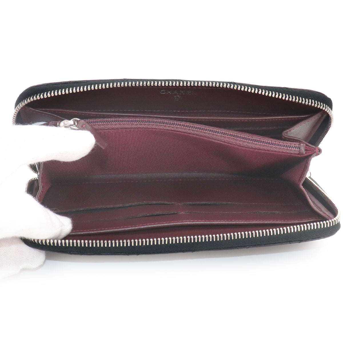 Matelasse Classic Long Zipped Wallet Leather Black Purse