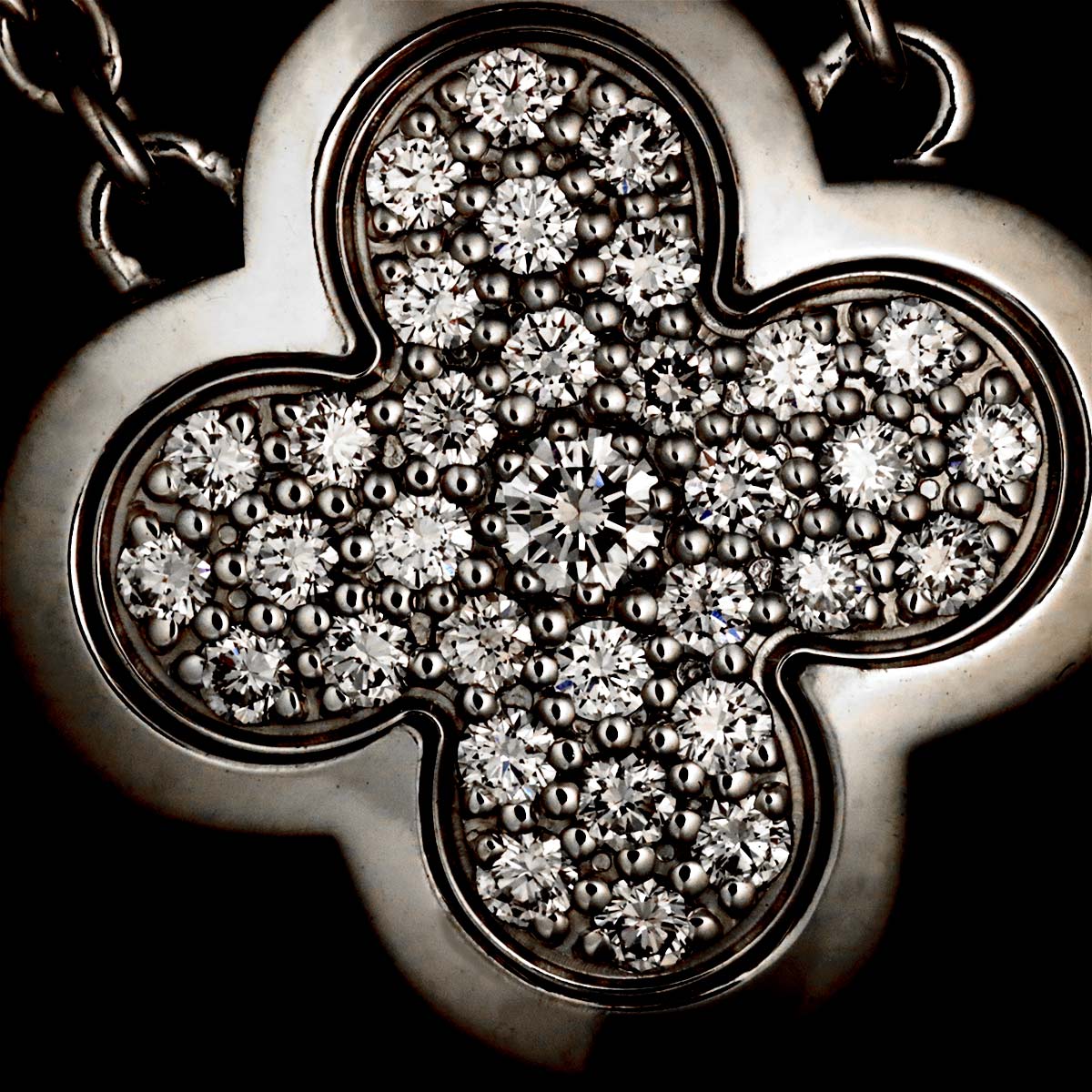 Pure Alhambra Diamond Necklace 18K White Gold 750