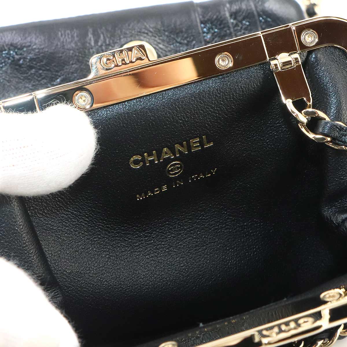 Matelasse Kiss-lock Chain Wallet Leather Black