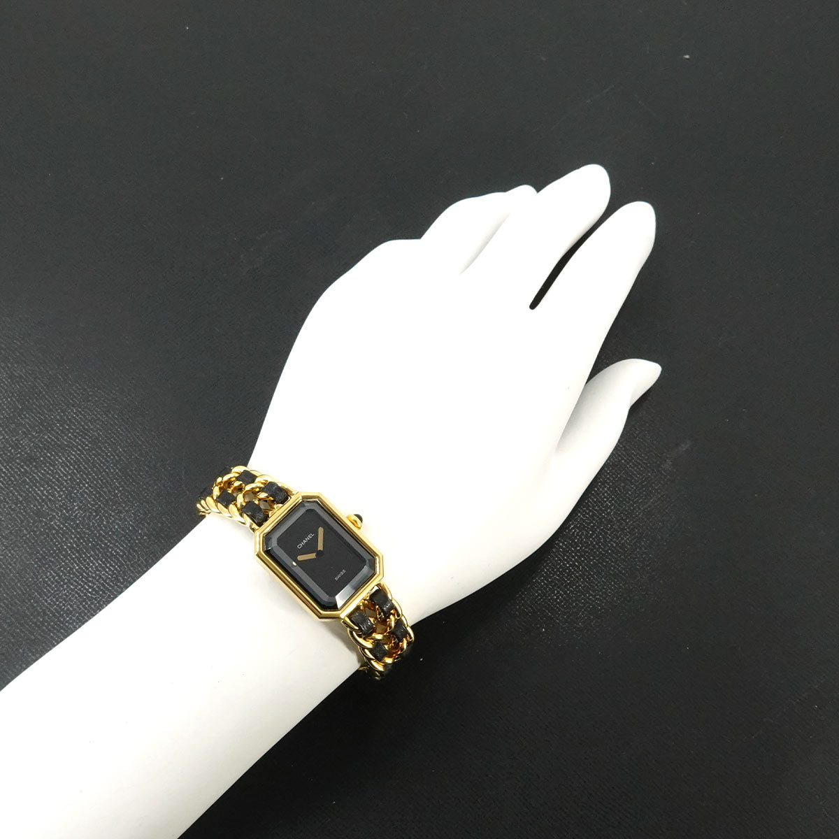 Premiere Size L H0001 Vintage Quartz Black Dial Ladies Watch