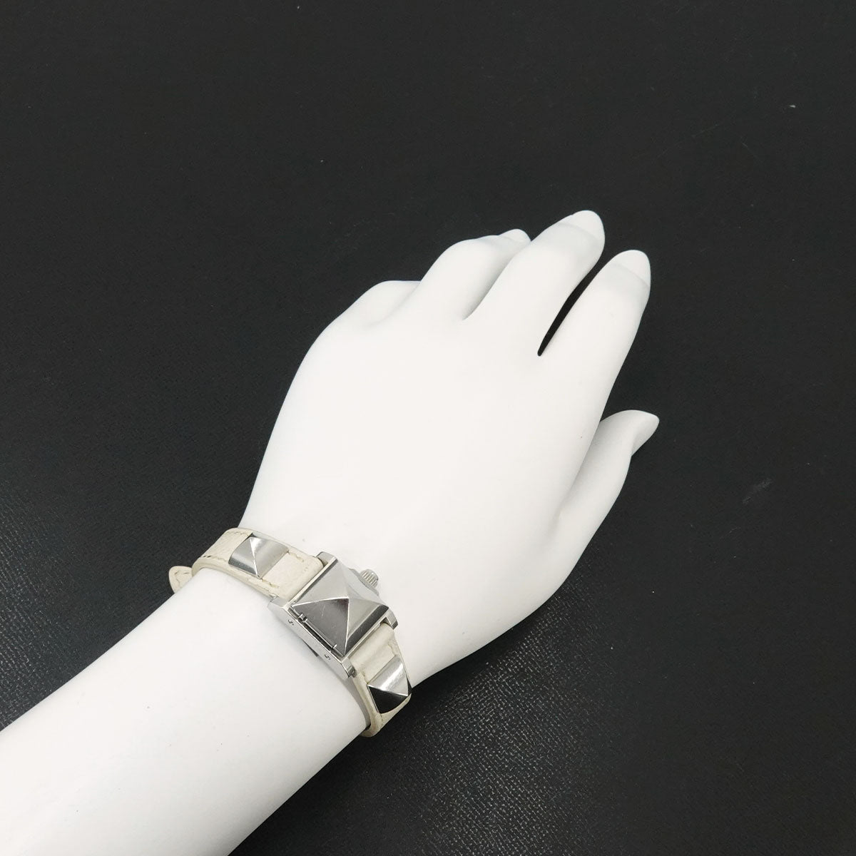 Medor Mini ME2.110 Studs Quartz White Dial Ladies Watch