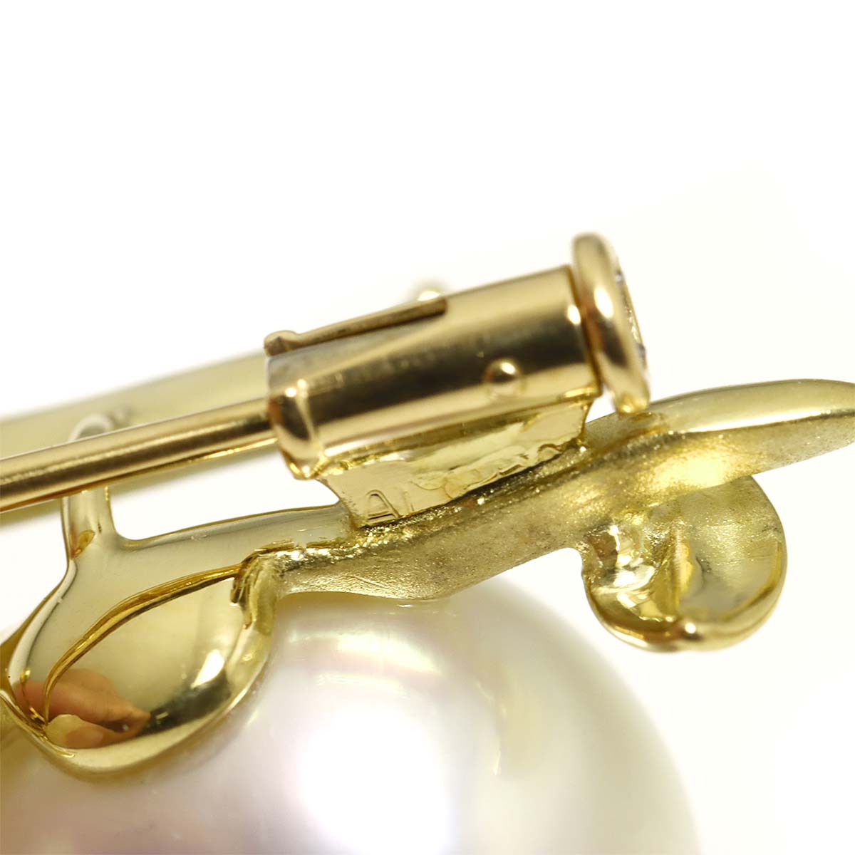 South Sea pearl Diamond 0.12ct Brooch 18K Yellow Gold 750