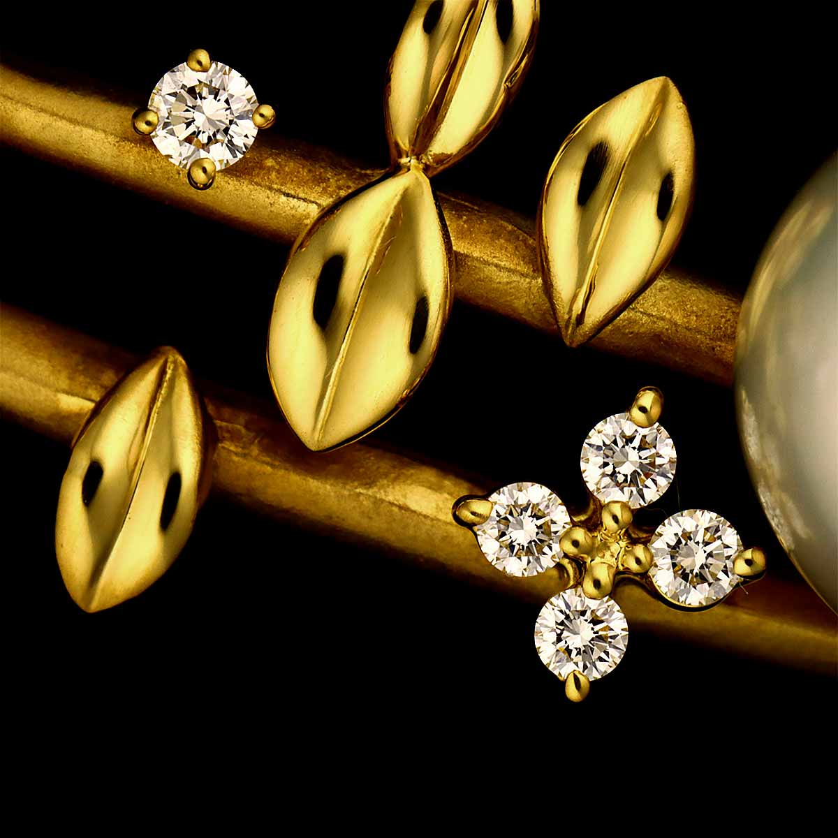 South Sea pearl Diamond 0.12ct Brooch 18K Yellow Gold 750