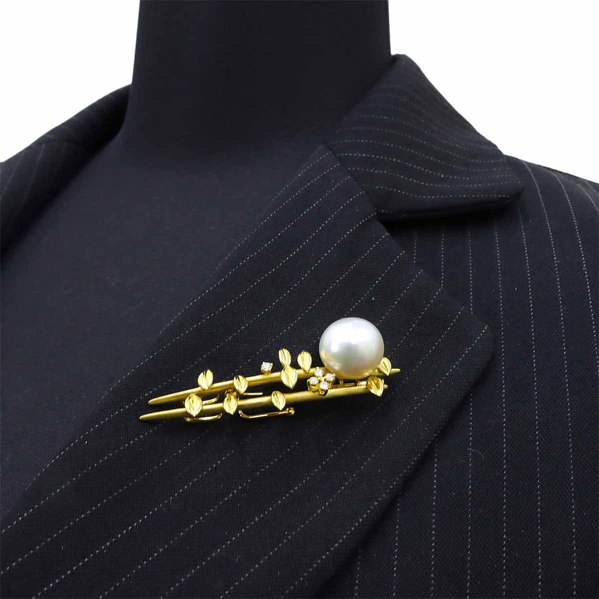 South Sea pearl Diamond 0.12ct Brooch 18K Yellow Gold 750