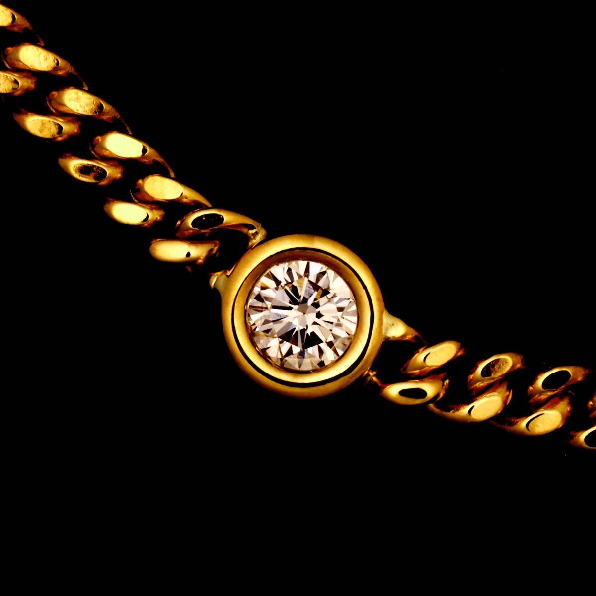 Logo Diamond 0.10ct Bracelet 18K Yellow Gold 750