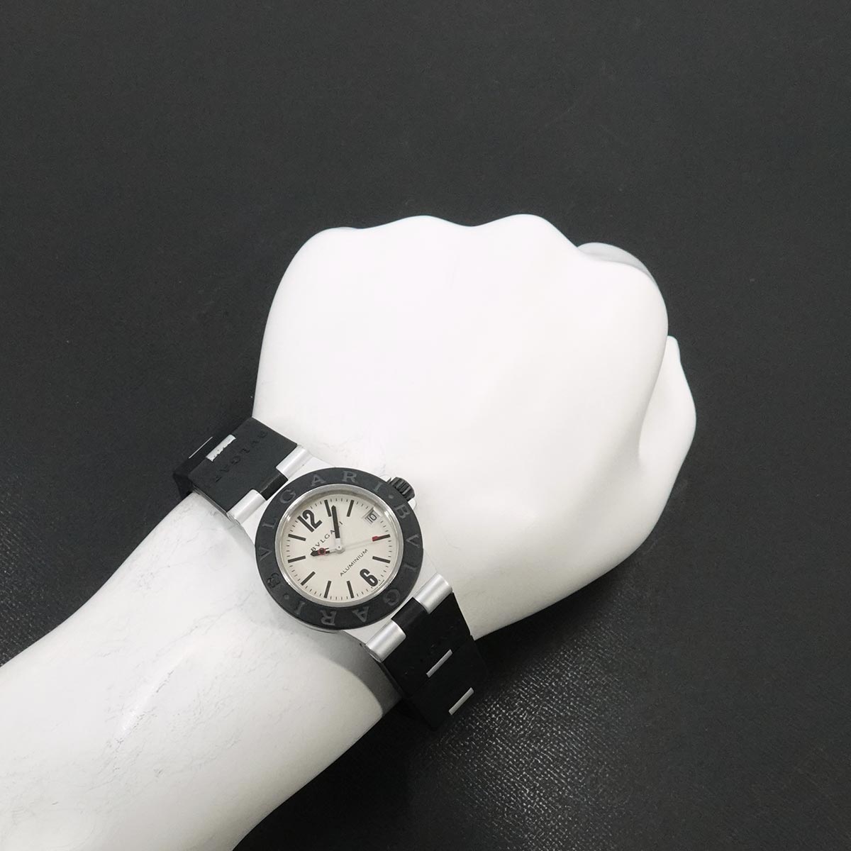 Aluminum AL32A Date Quartz Silver Dial Ladies Watch