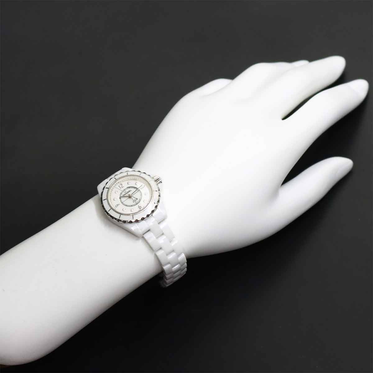 J12 H2570 29mm 8P Diamond Quartz White Shell Dial Ladies Watch