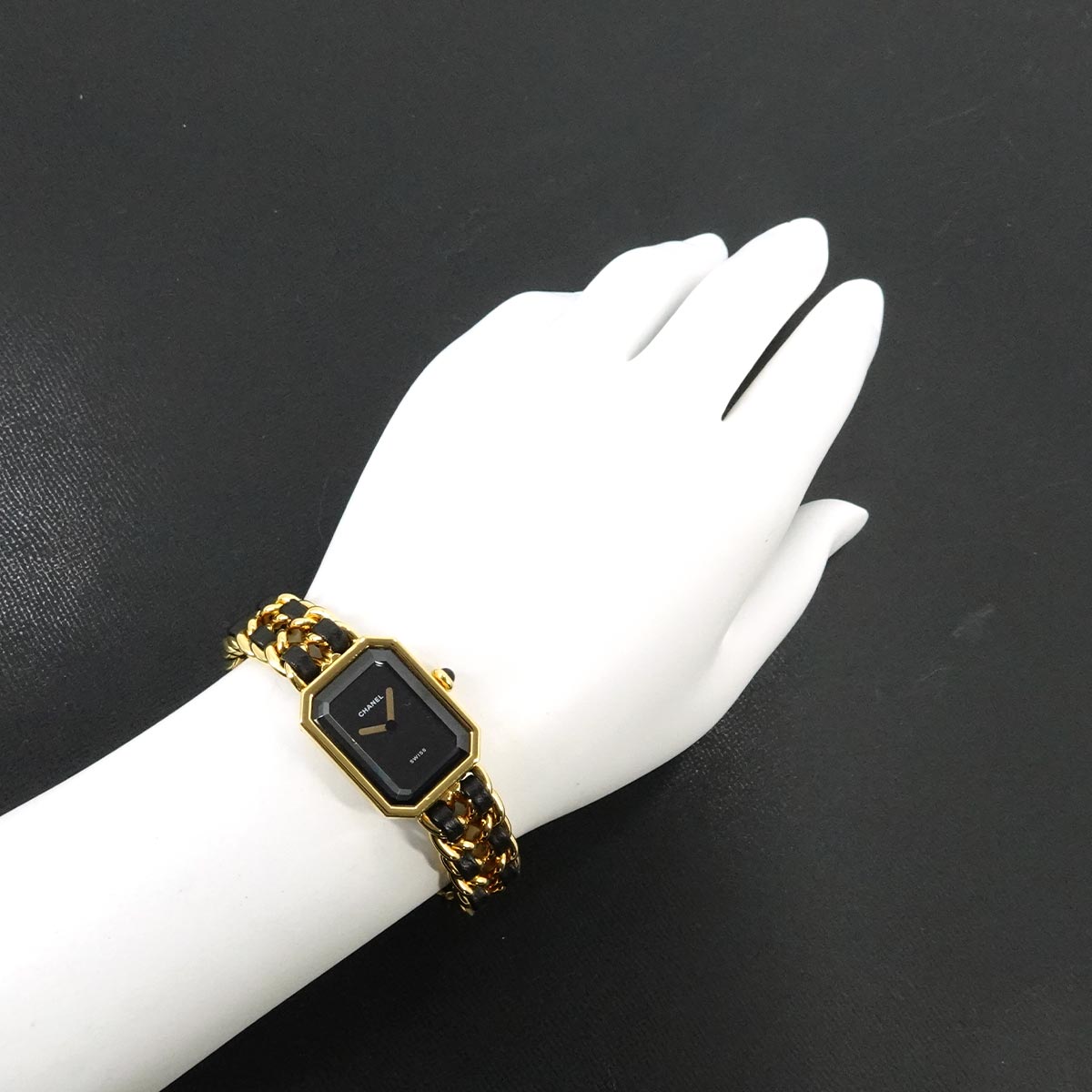 Premiere Size L H0001 Vintage Quartz Black Dial Ladies Watch