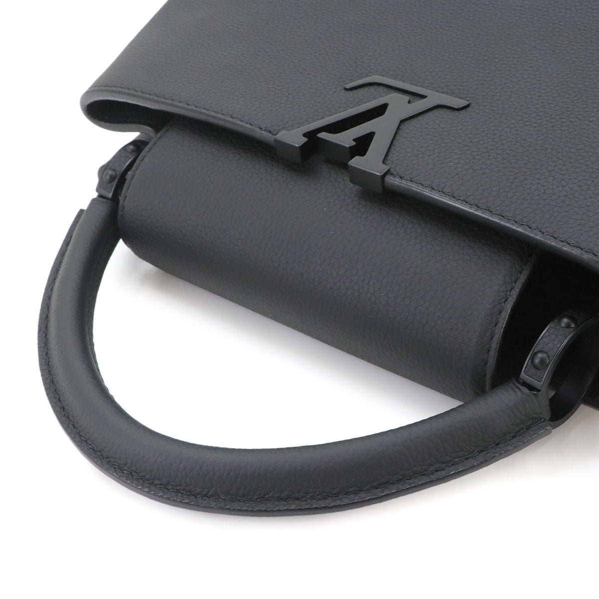 Capucines EW MM Hand Shoulder Bag Taurillon Leather Black