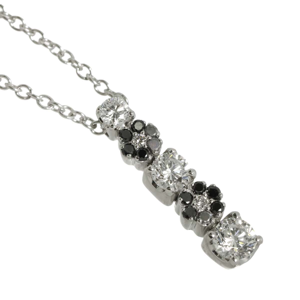 Flower Motif Diamond 0.41ct/0.09ct Necklace 18K WG 750