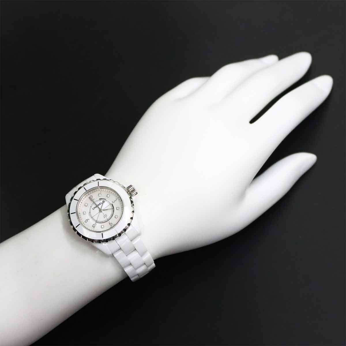 J12 H2422 33mm 8P Diamond Quartz White Shell Dial Ladies Watch
