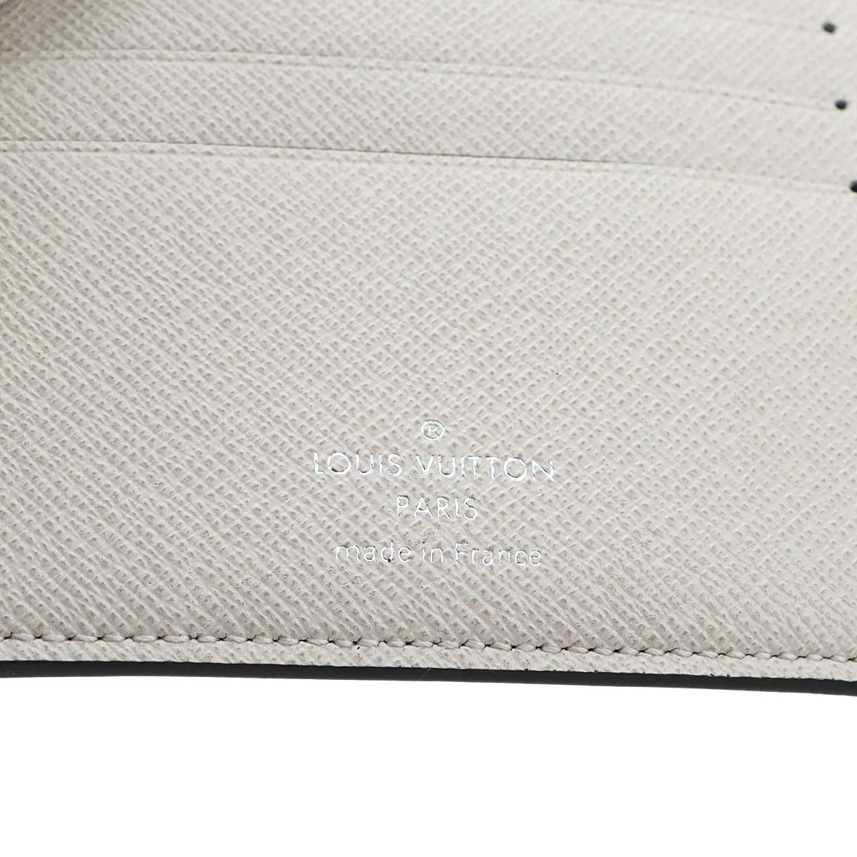 LOUIS VUITTON Taigarama Portefeuille Multiple Wallet Blanc M30300