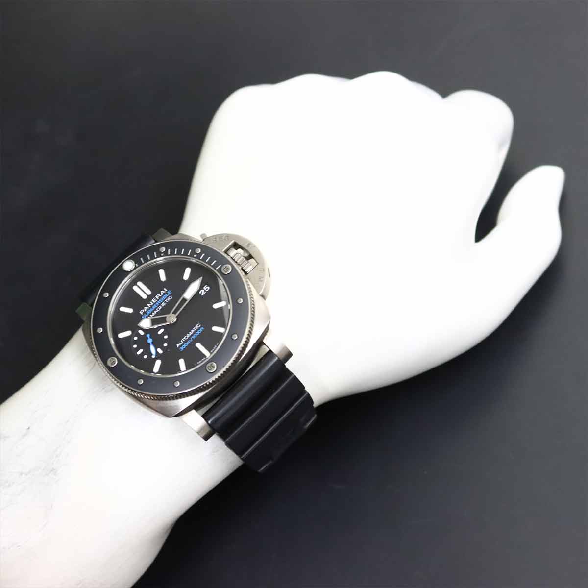 Luminor Submersible PAM01389 Automatic Date Black Dial Mens