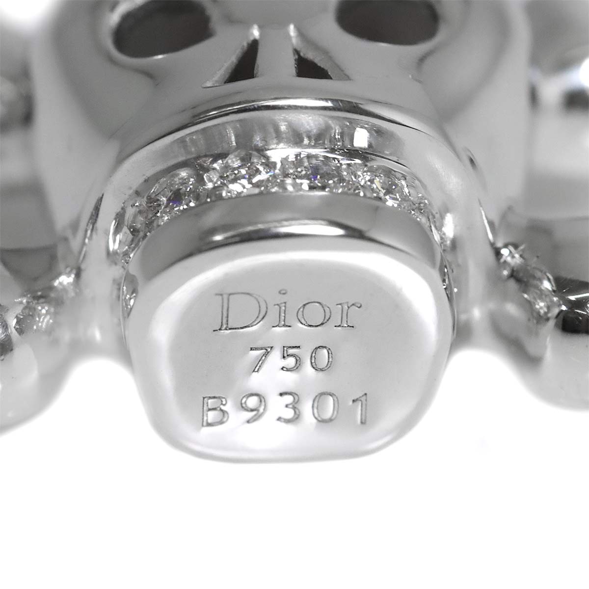 Skull Diamond Pendant Top 18K WG 750
