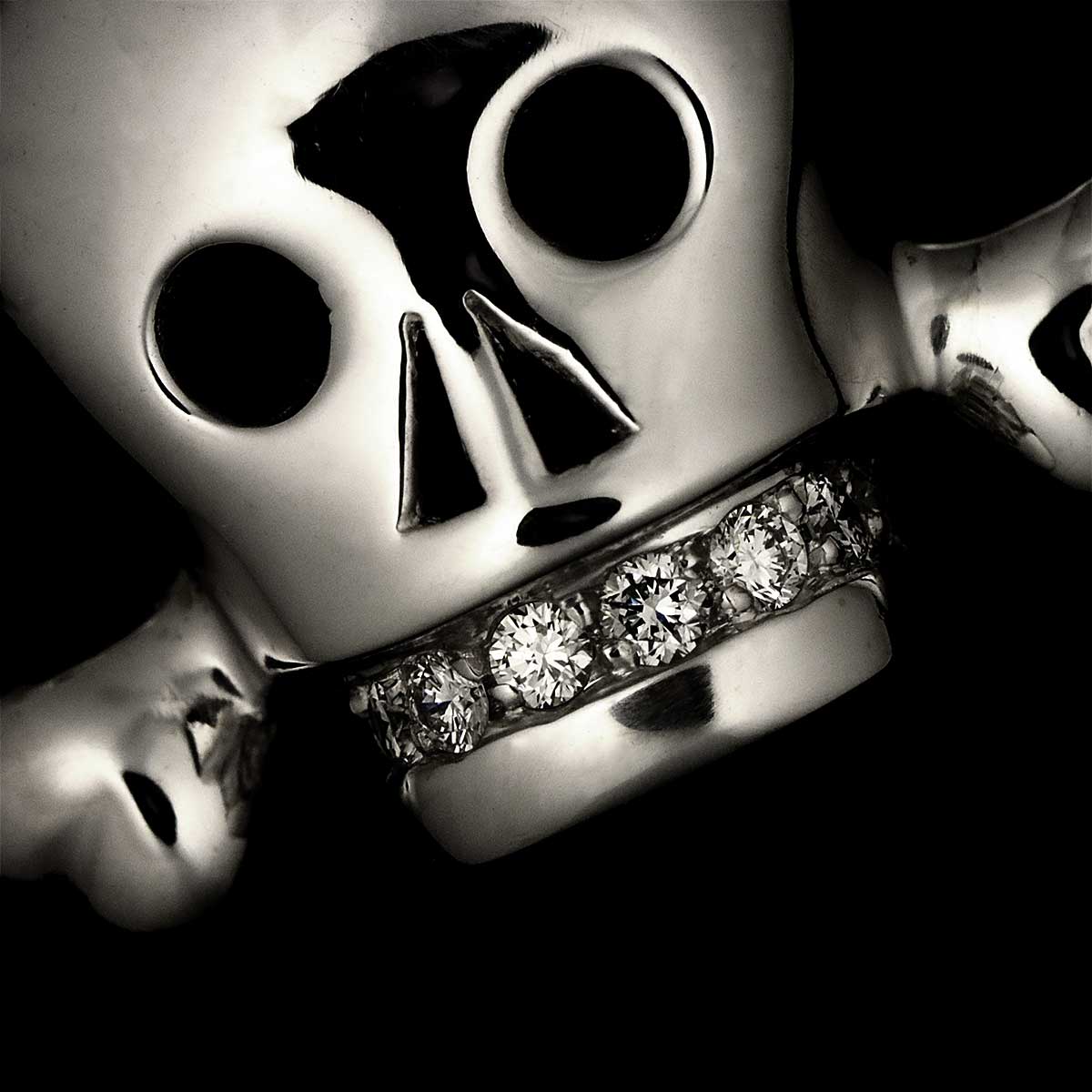 Skull Diamond Pendant Top 18K WG 750