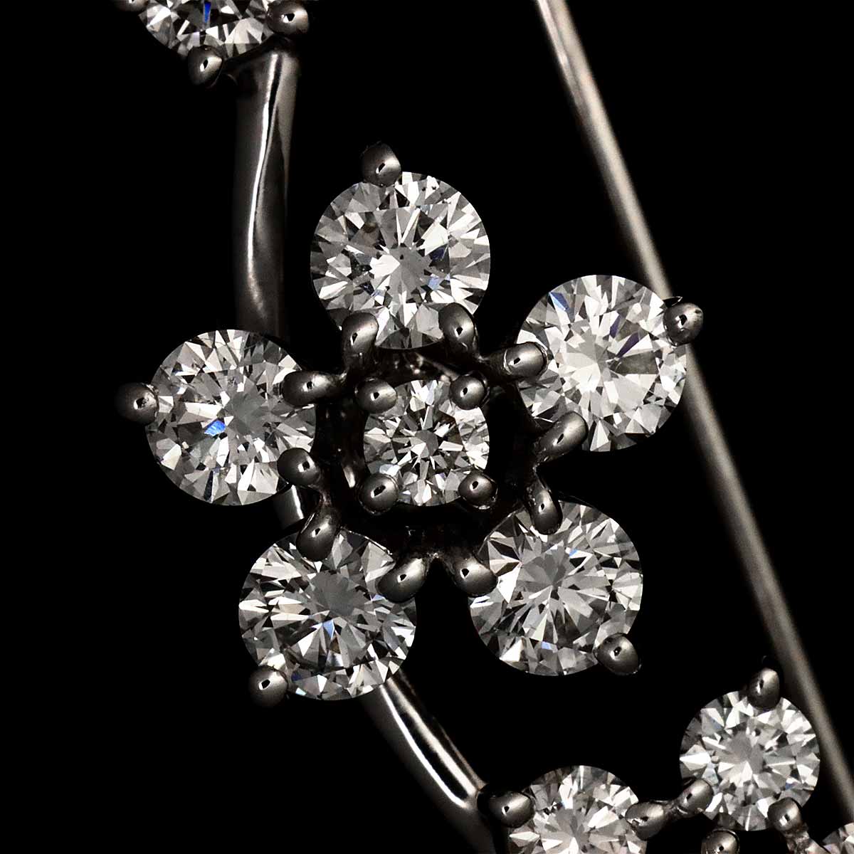 Diamond 1.53ct Brooch 18K White Gold 750