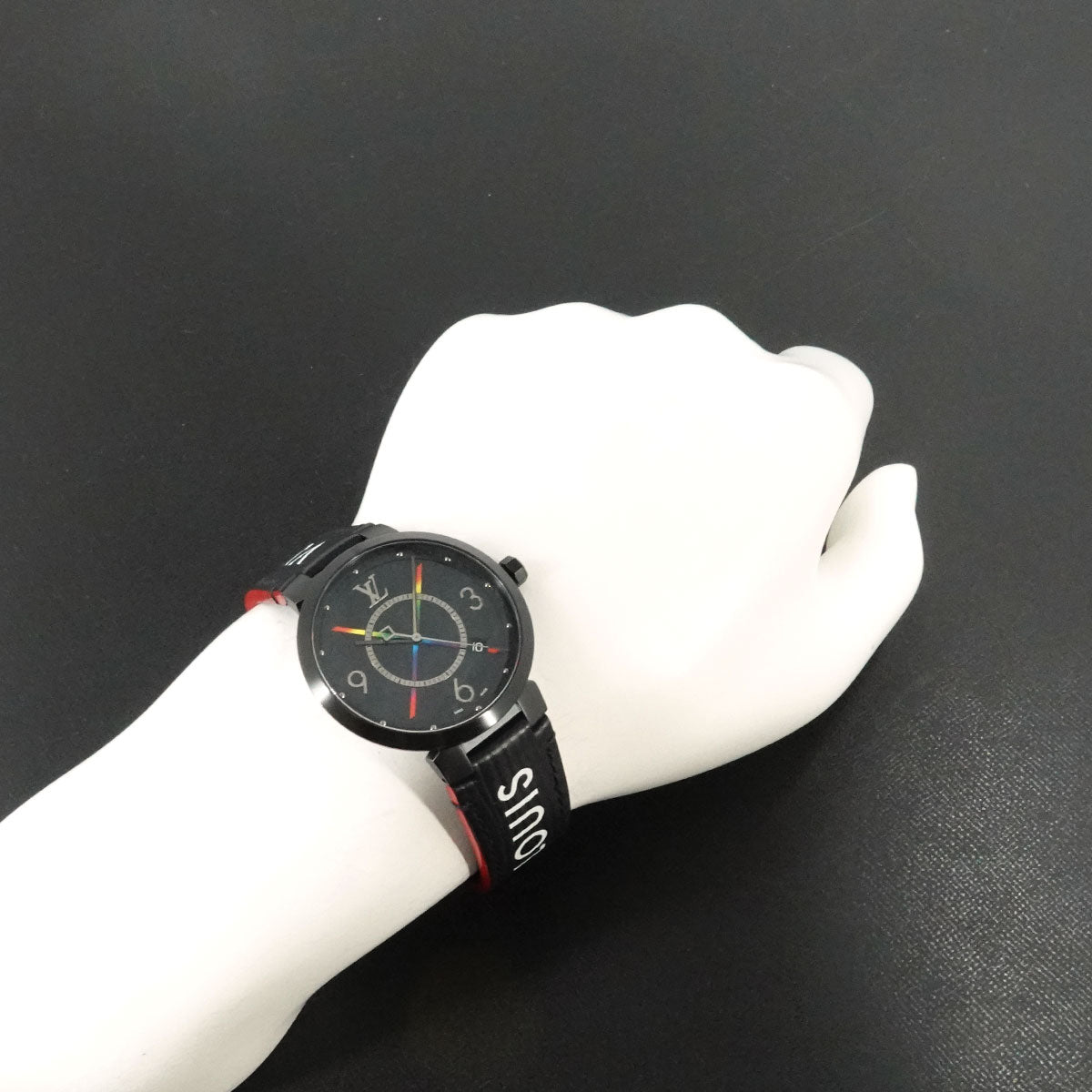 Tambour Slim Rainbow Q113 Quartz Black Dial Mens