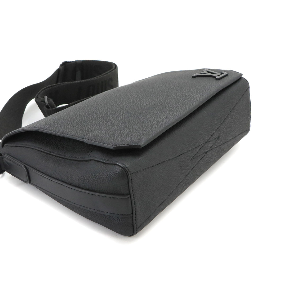 Aerogram Takeoff Messenger Shoulder Bag Leather M57080