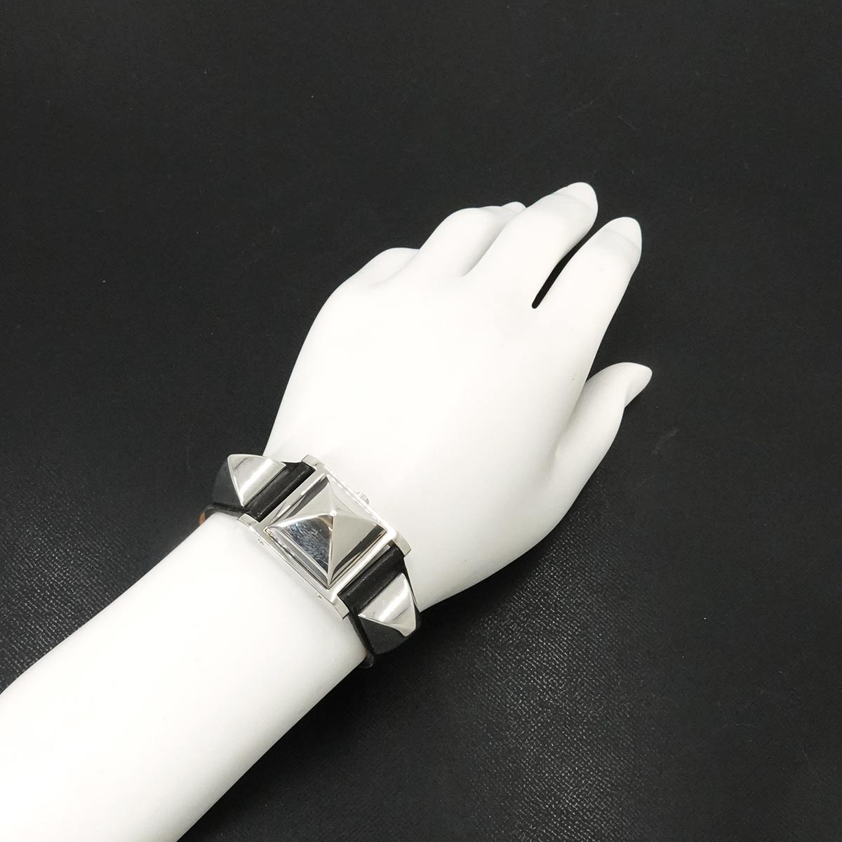 Medor ME1.250 pyramid studs Quartz Silber Dial Ladies Watch