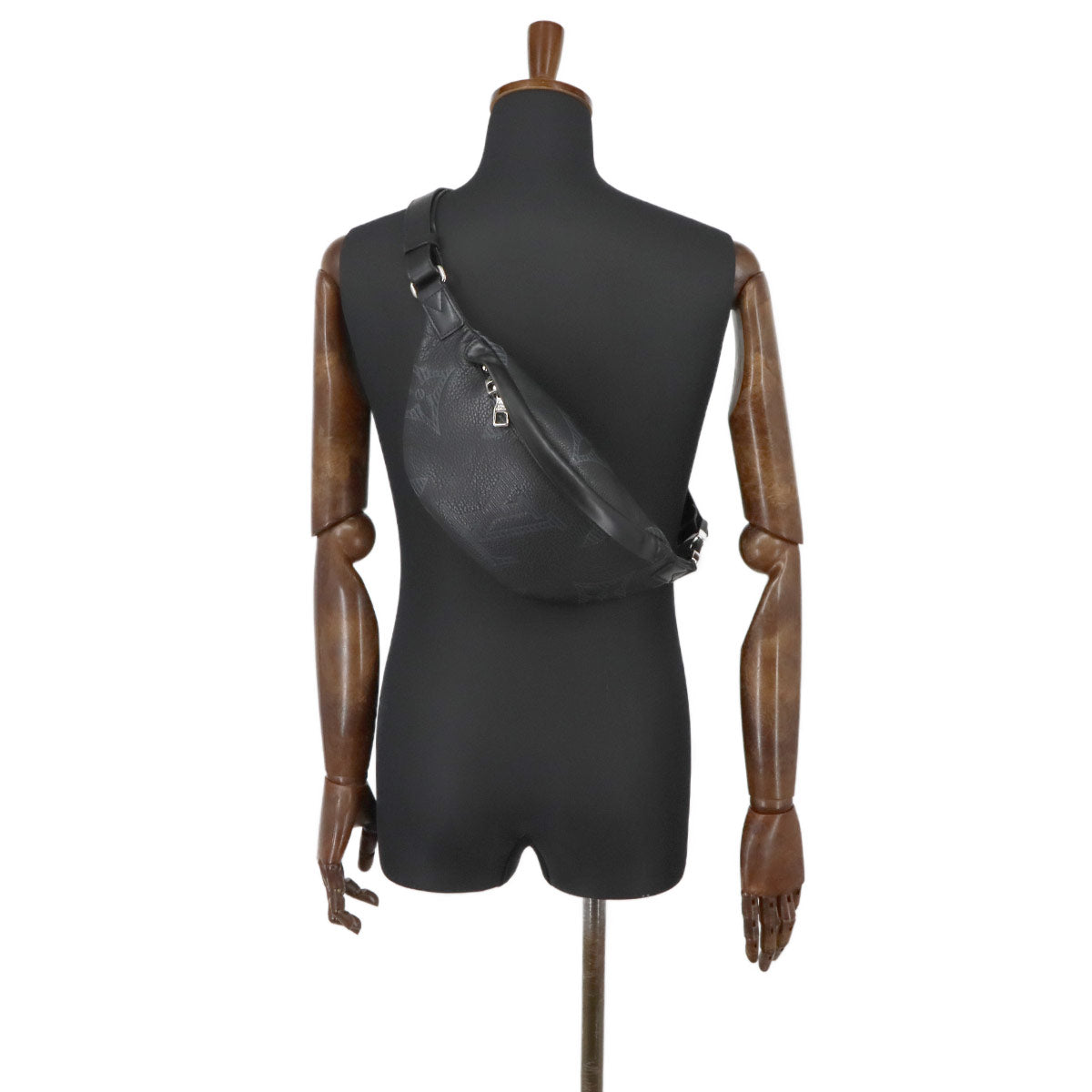 Monogram Giant Shadow Discovery BumBag Body Bag M57289